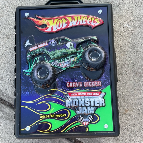 Monster Jam Grave Digger Toy Truck Set - Picture 1 of 3